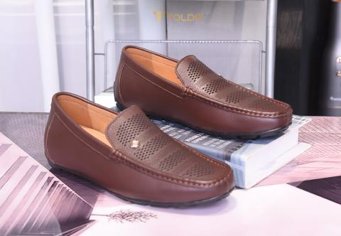 Giày Cao Nam Bao Nhiêu Cm Là Đẹp Và Tự Nhiên?