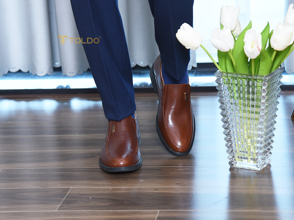 Giày cao 7cm màu nâu đế khâu siêu nhẹ