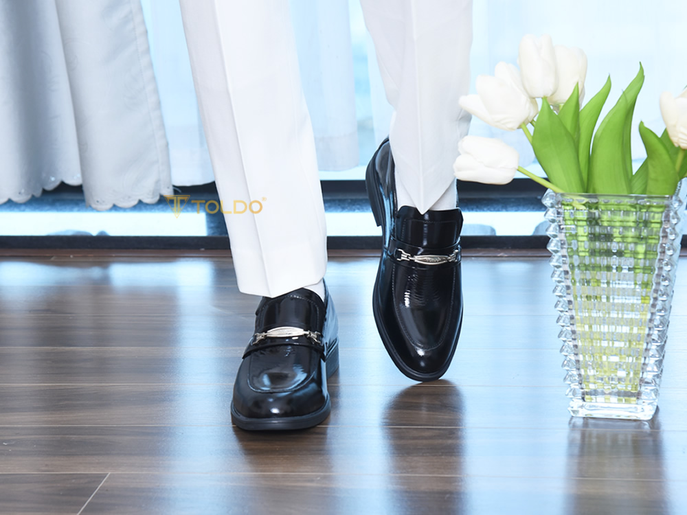 Giày cao 8cm đen bóng lịch lãm