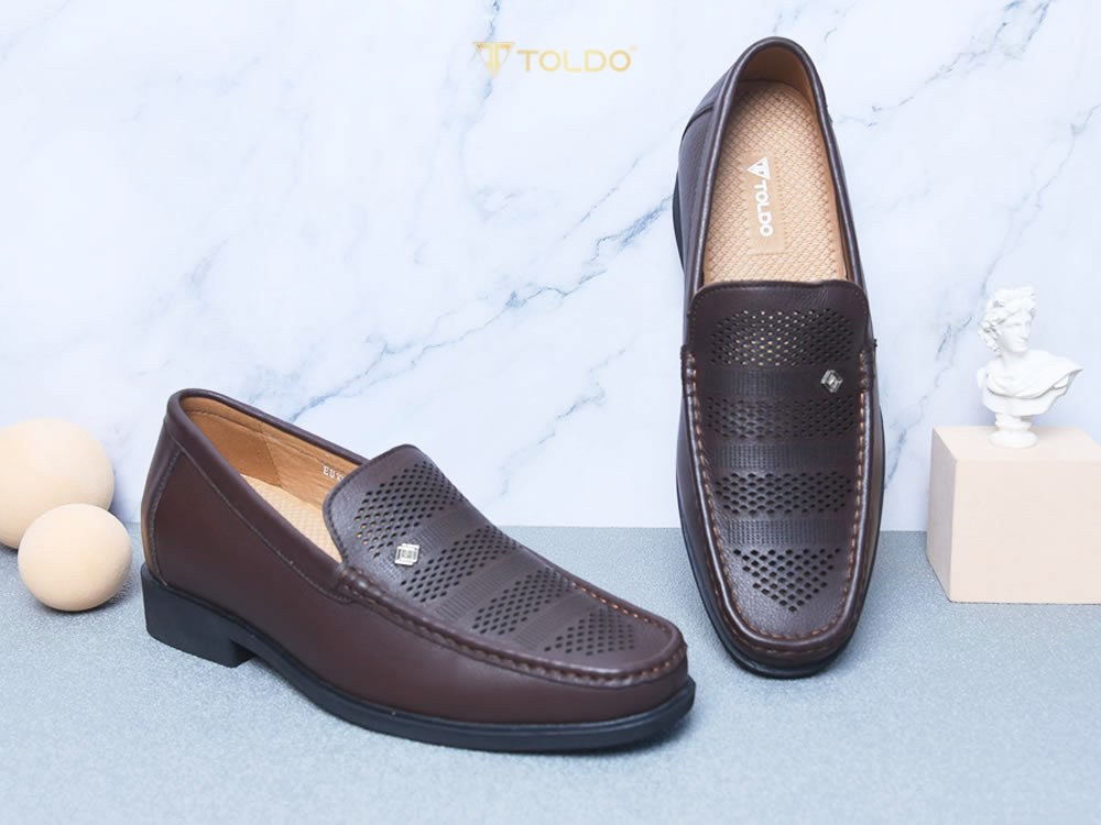 Giày cao 7cm đục lỗ thoáng khí