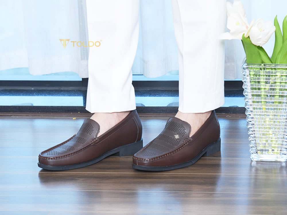 Giày cao 7cm đục lỗ thoáng khí